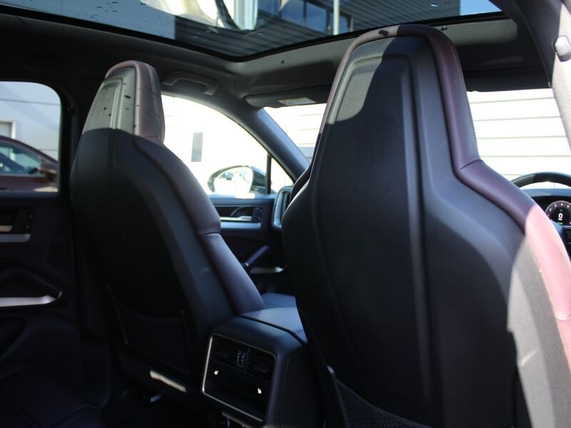 More views of Porsche Cayenne