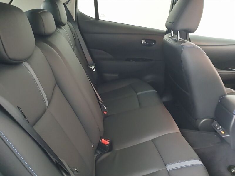 More views of Nissan Leaf