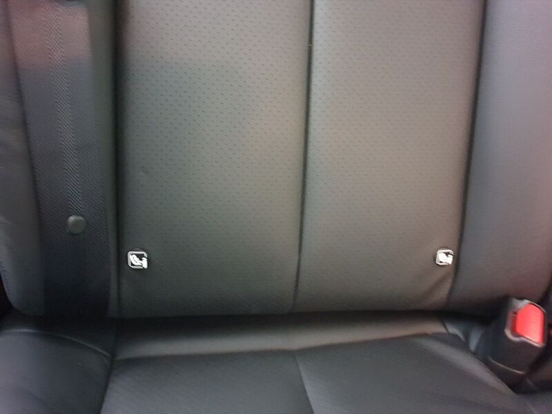 More views of Nissan Leaf