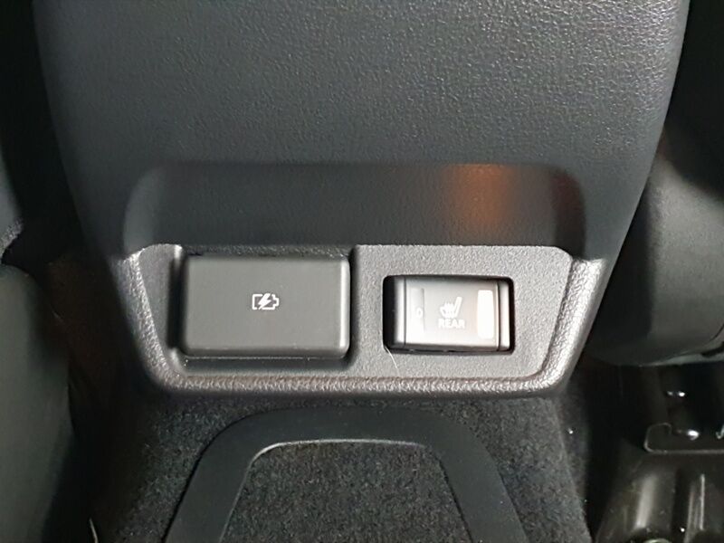 More views of Nissan Leaf