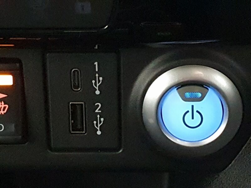 More views of Nissan Leaf