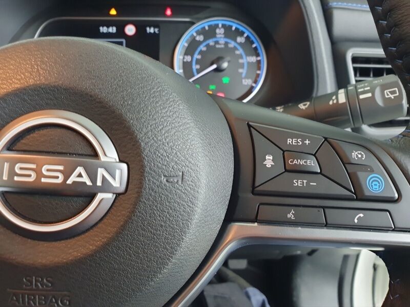 More views of Nissan Leaf