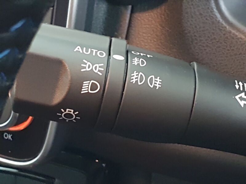 More views of Nissan Leaf