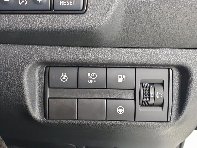 More views of Nissan Leaf