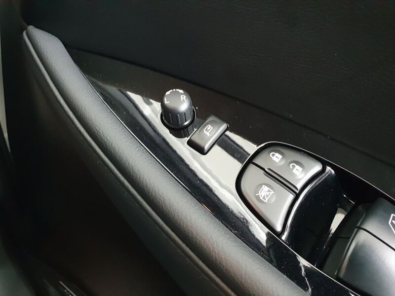 More views of Nissan Leaf