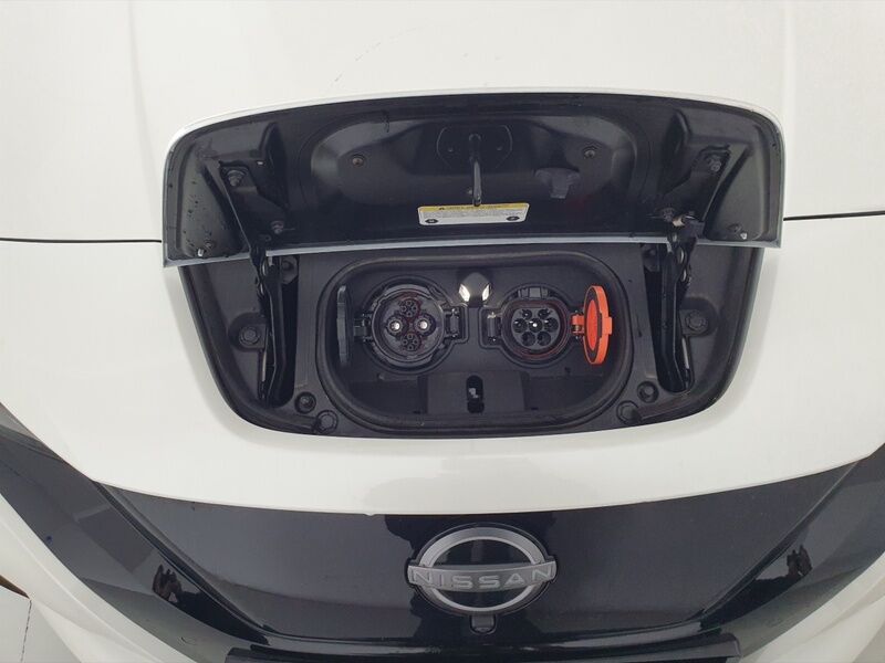 More views of Nissan Leaf