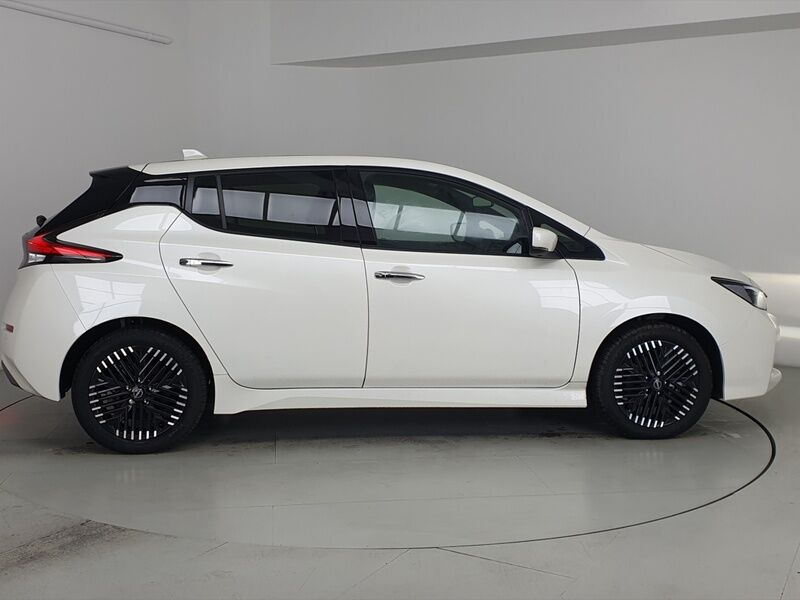 More views of Nissan Leaf