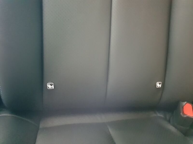 More views of Nissan Leaf