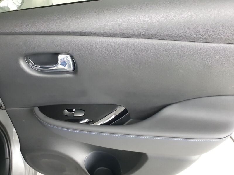 More views of Nissan Leaf