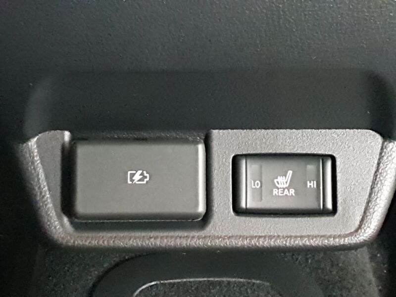 More views of Nissan Leaf