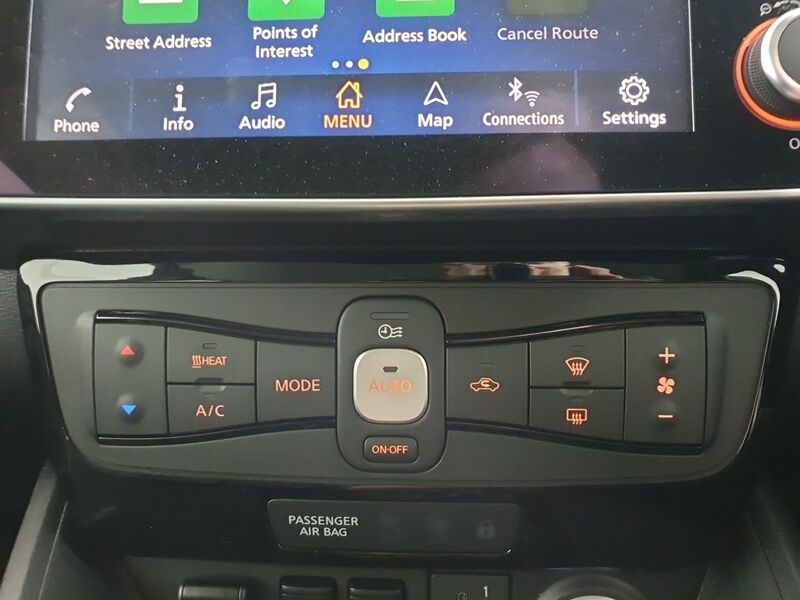 More views of Nissan Leaf