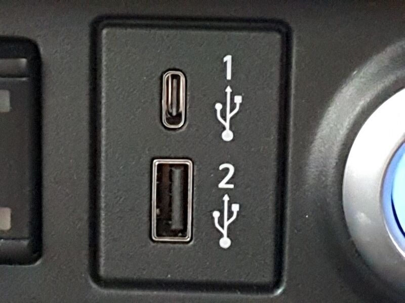 More views of Nissan Leaf