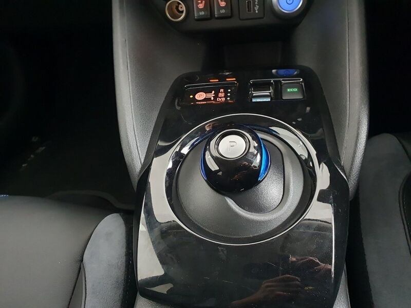More views of Nissan Leaf