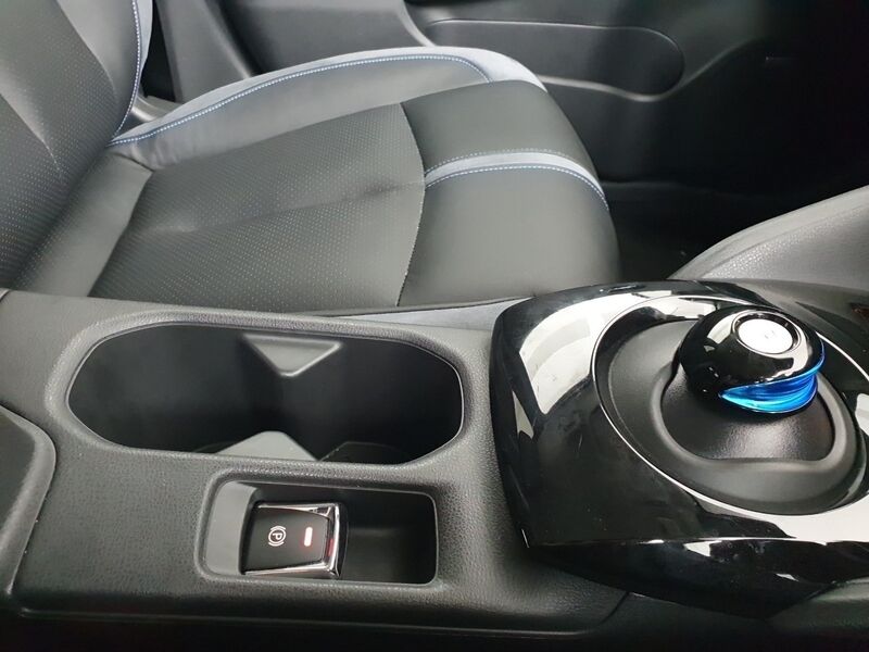 More views of Nissan Leaf