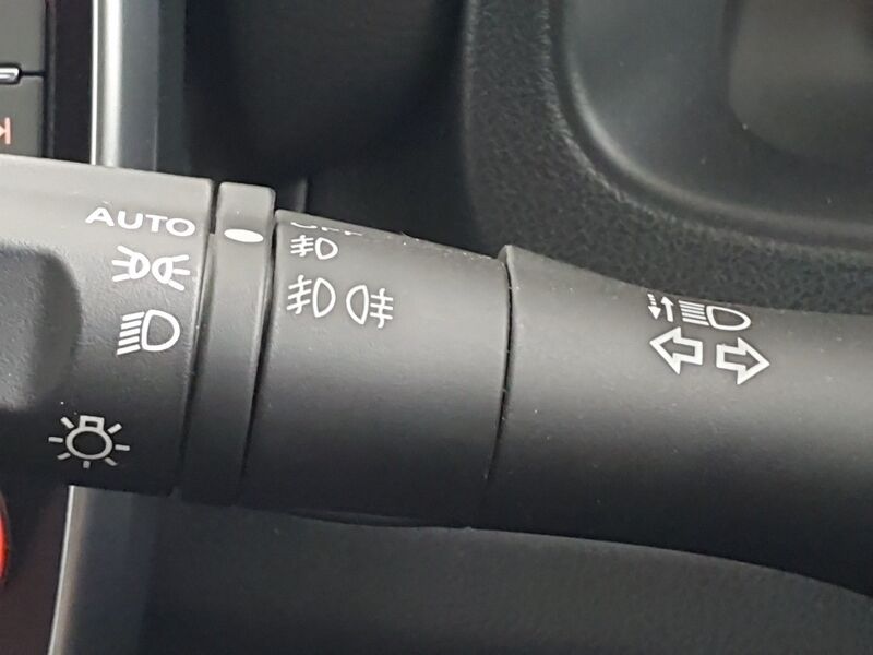 More views of Nissan Leaf