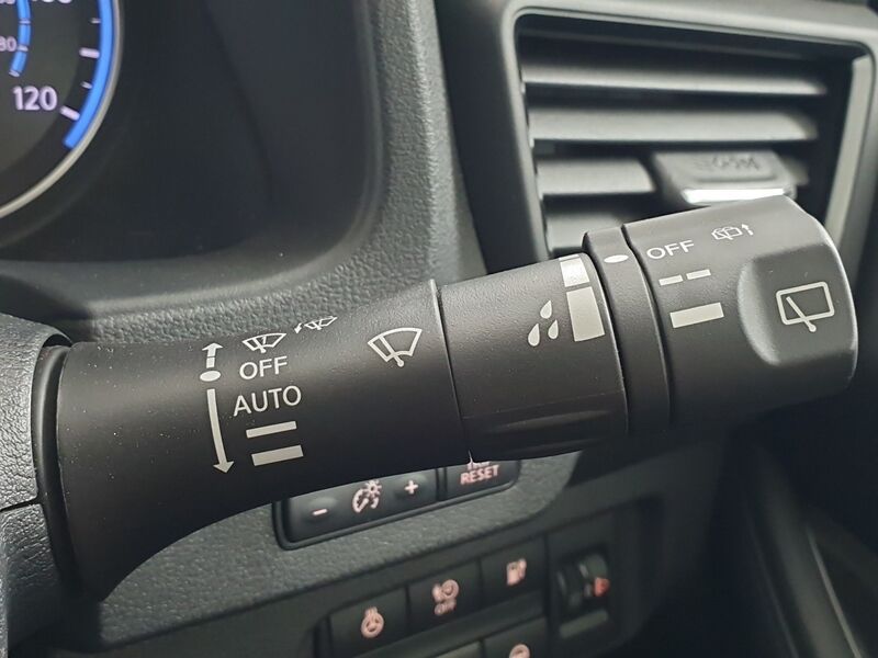More views of Nissan Leaf