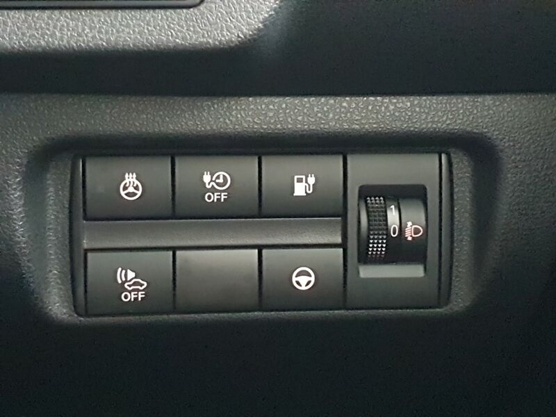 More views of Nissan Leaf
