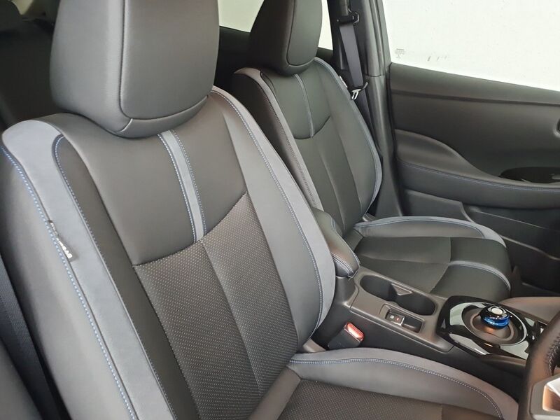 More views of Nissan Leaf