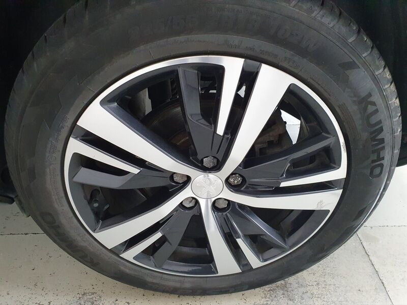 More views of Peugeot 3008