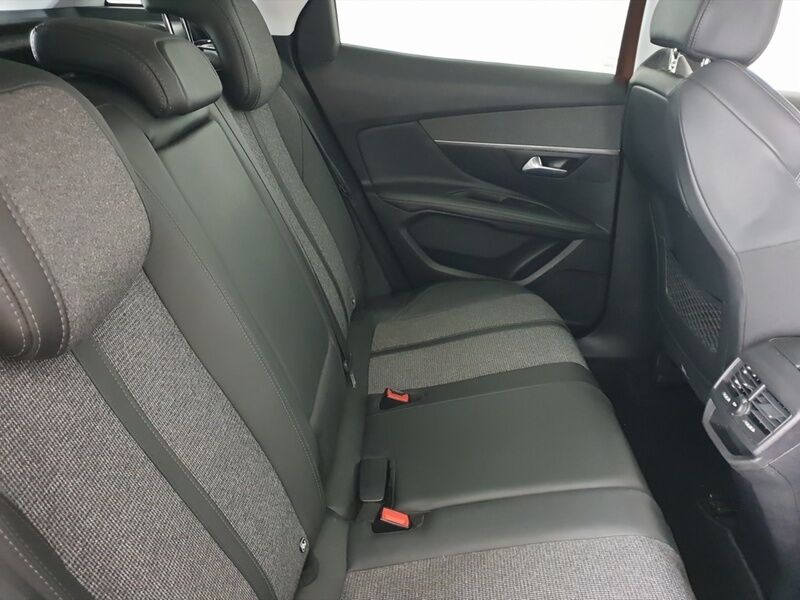 More views of Peugeot 3008