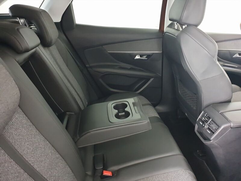 More views of Peugeot 3008