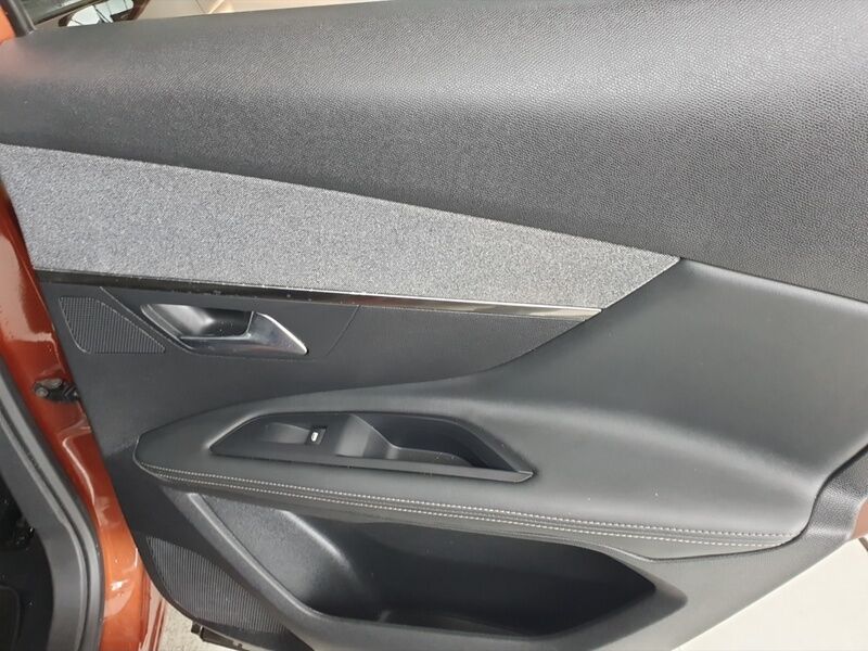 More views of Peugeot 3008