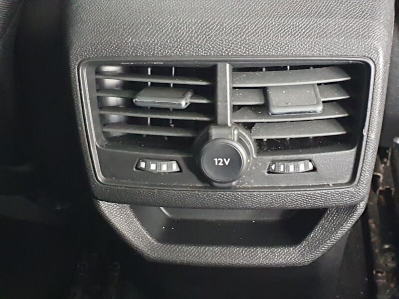 More views of Peugeot 3008