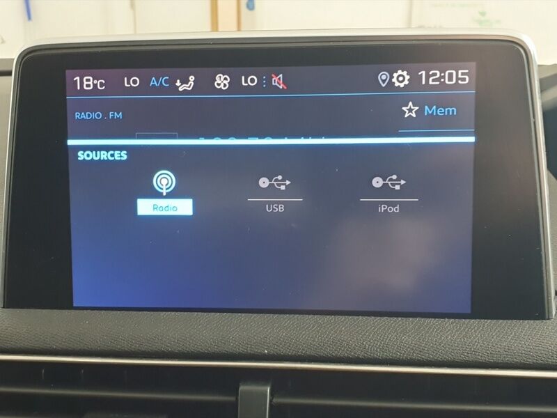 More views of Peugeot 3008
