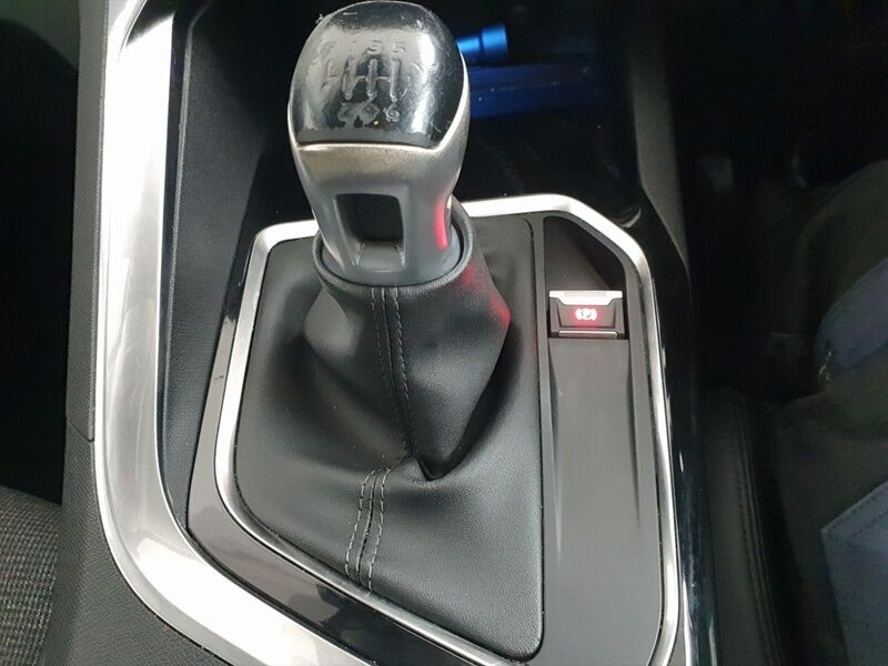More views of Peugeot 3008