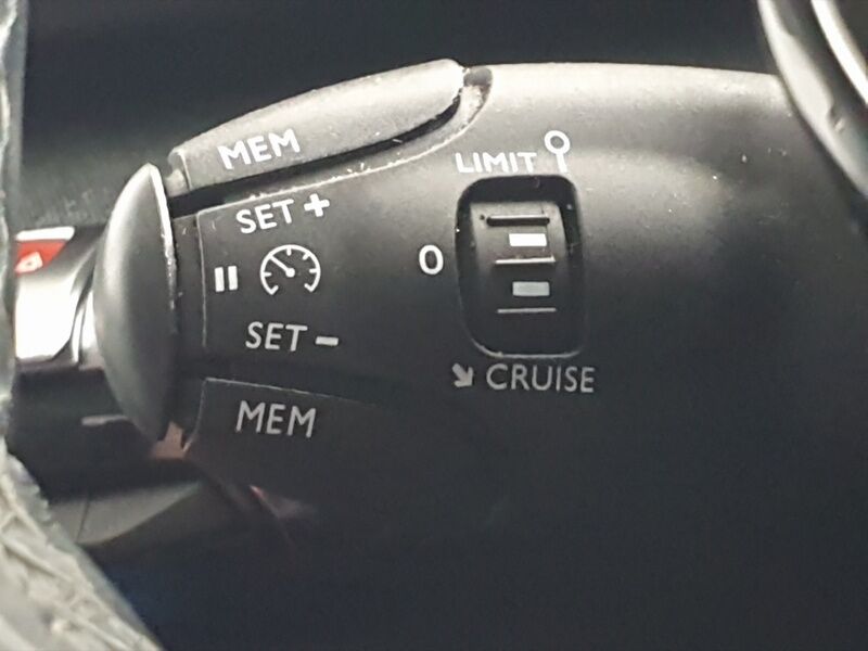 More views of Peugeot 3008