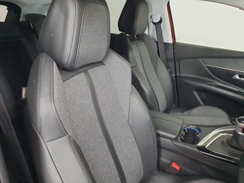 More views of Peugeot 3008