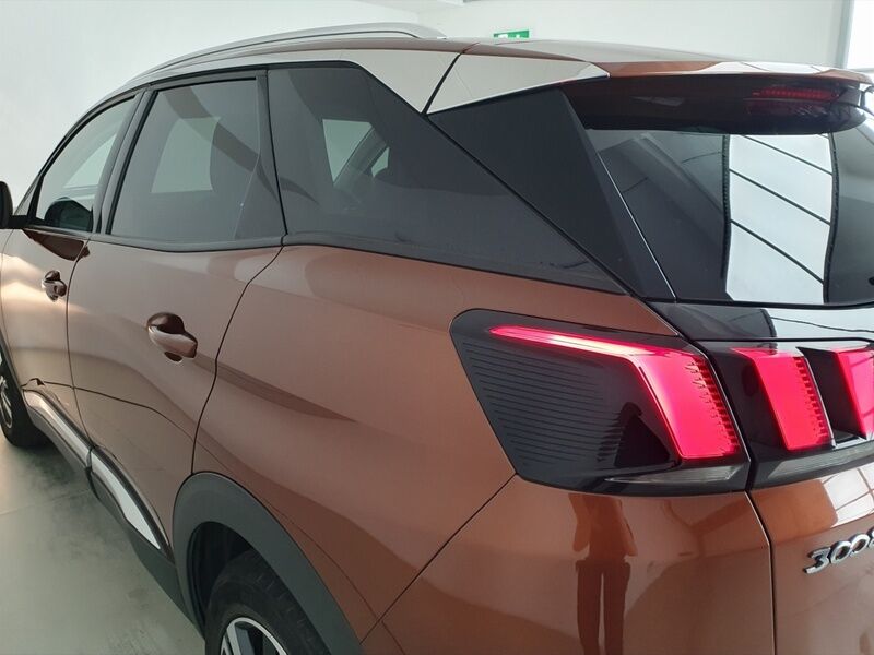 More views of Peugeot 3008