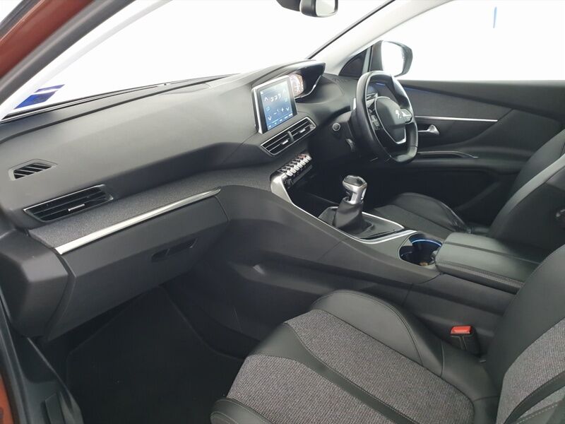 More views of Peugeot 3008