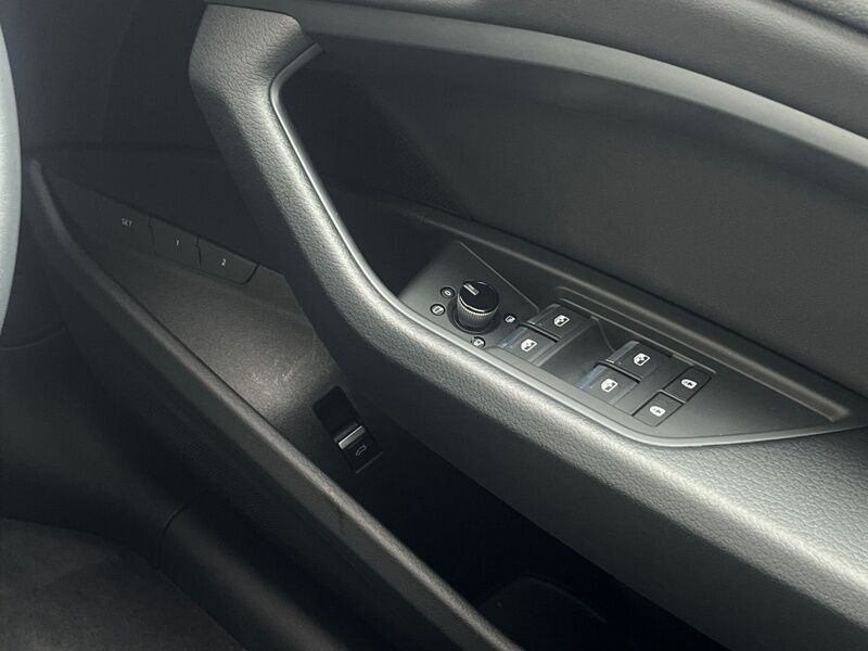 More views of Audi E-Tron