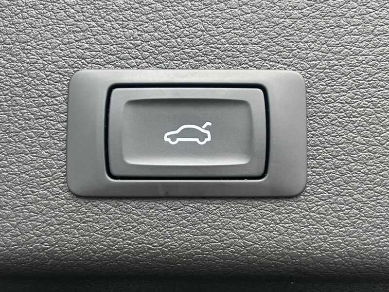 More views of Audi E-Tron