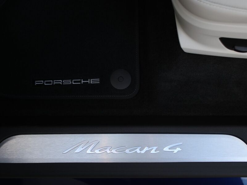 More views of Porsche Macan