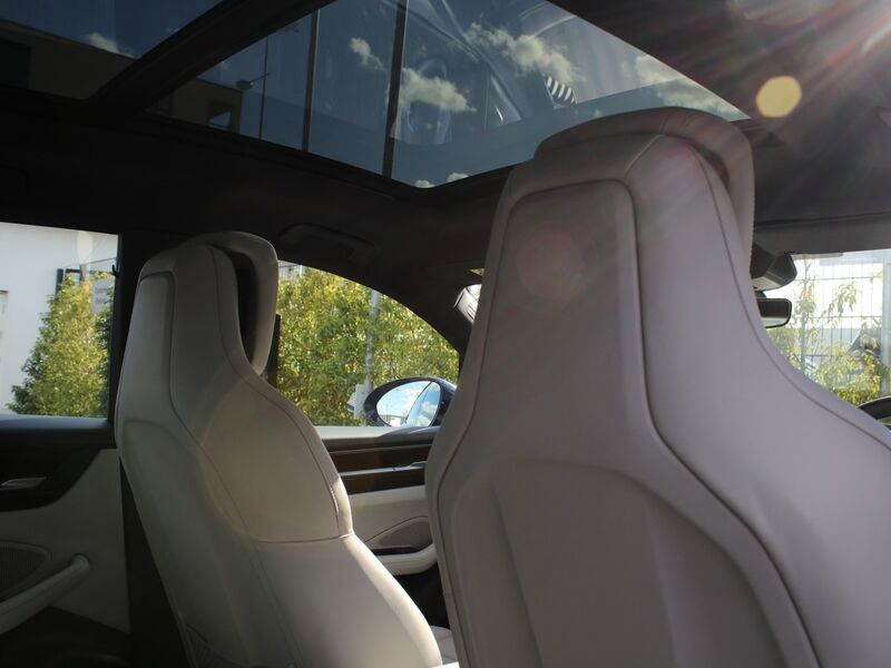 More views of Porsche Macan