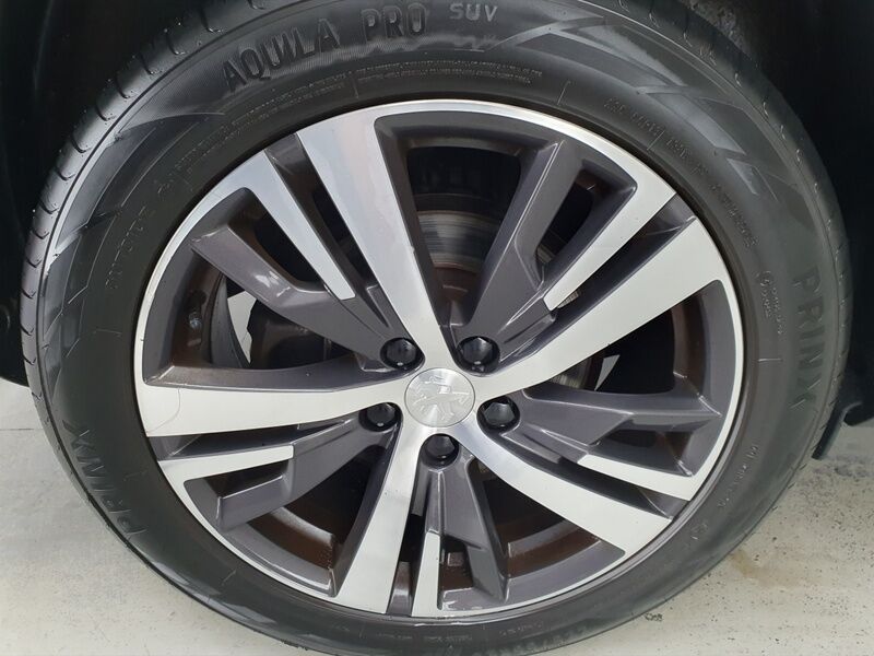 More views of Peugeot 3008