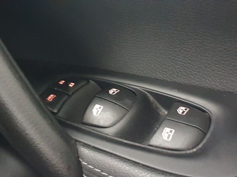 More views of Nissan QASHQAI