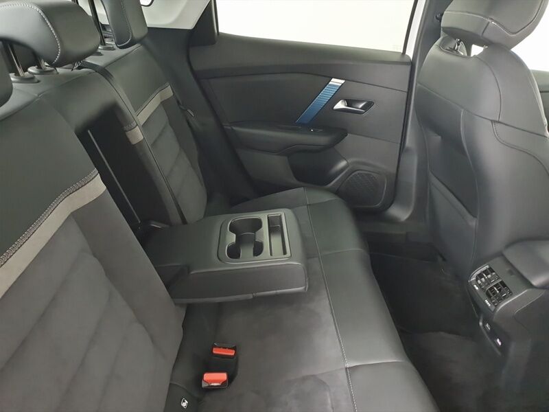 More views of Citroen E-C4 X 
