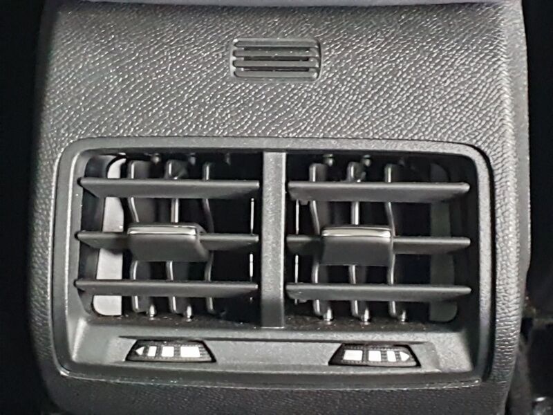 More views of Citroen E-C4 X 