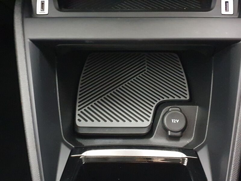 More views of Citroen E-C4 X 