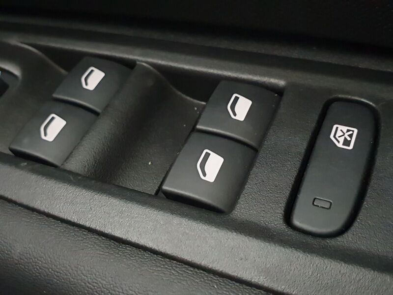 More views of Citroen E-C4 X 