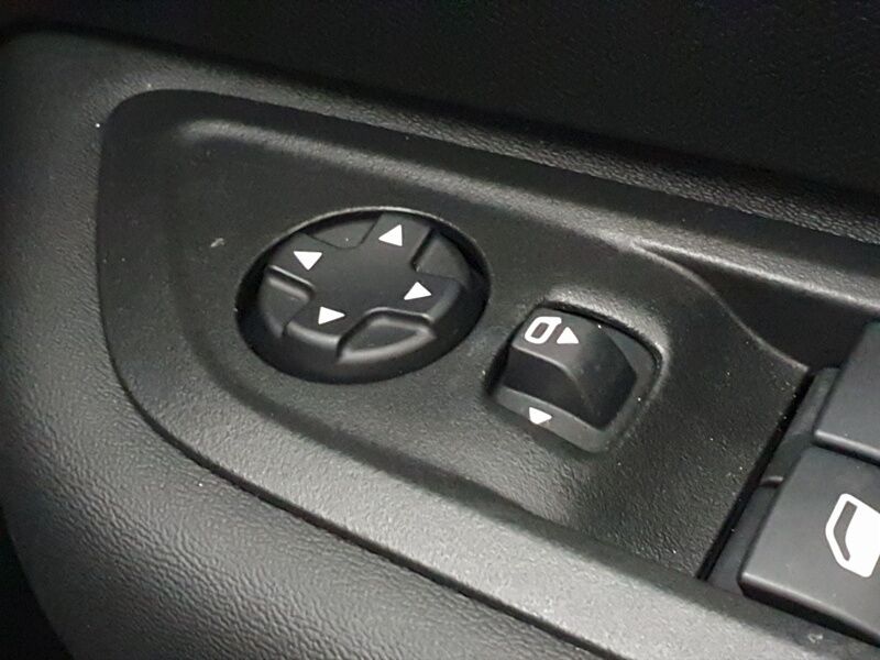 More views of Citroen E-C4 X 