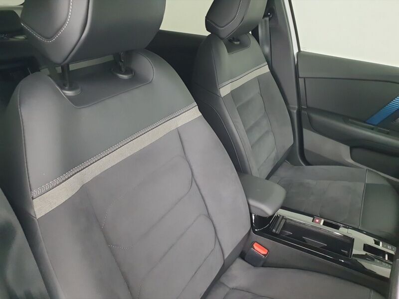 More views of Citroen E-C4 X 
