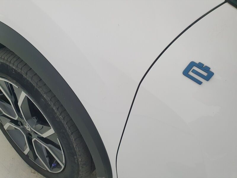 More views of Citroen E-C4 X 