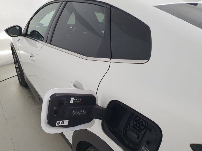 More views of Citroen E-C4 X 