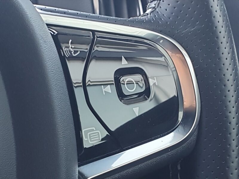 More views of Volvo S90