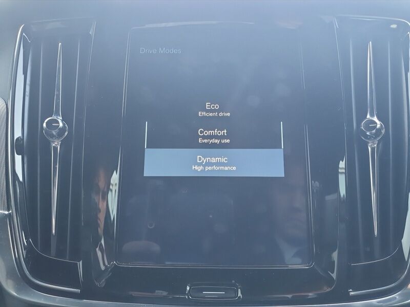 More views of Volvo S90