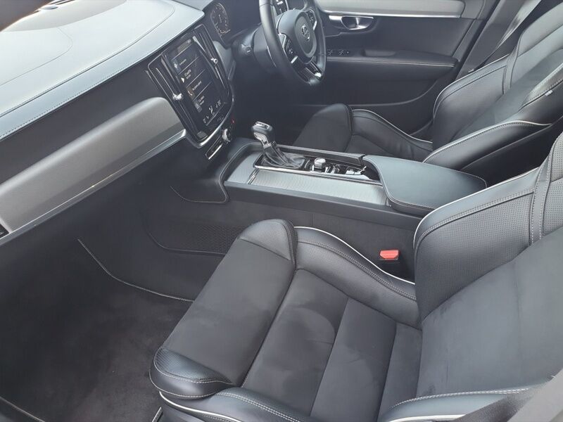 More views of Volvo S90